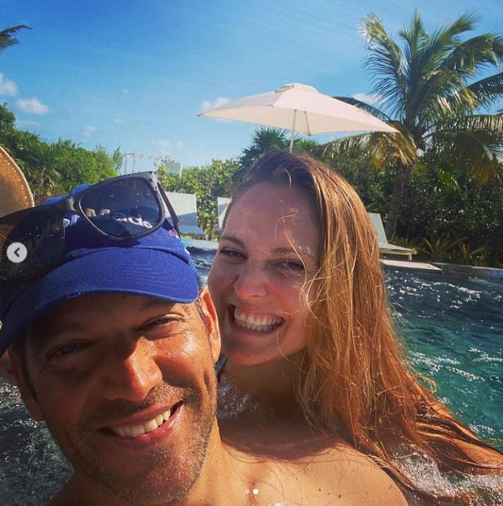 Al ser cuestionado por Ventaneando, el actor negó estar molesto porque
<b><a href="https://www.univision.com/famosos/exesposa-de-pablo-montero-nuevo-novio-fotos"> la madre de sus dos hijas, Carolina (9 años) y Daniela (6), tiene una nueva pareja sentimental. </a></b>