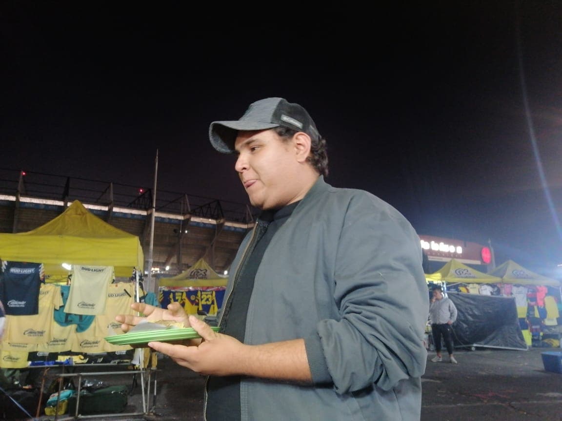 Los tacos y la pasión son una gran combinación para disfrutar una noche de futbol.