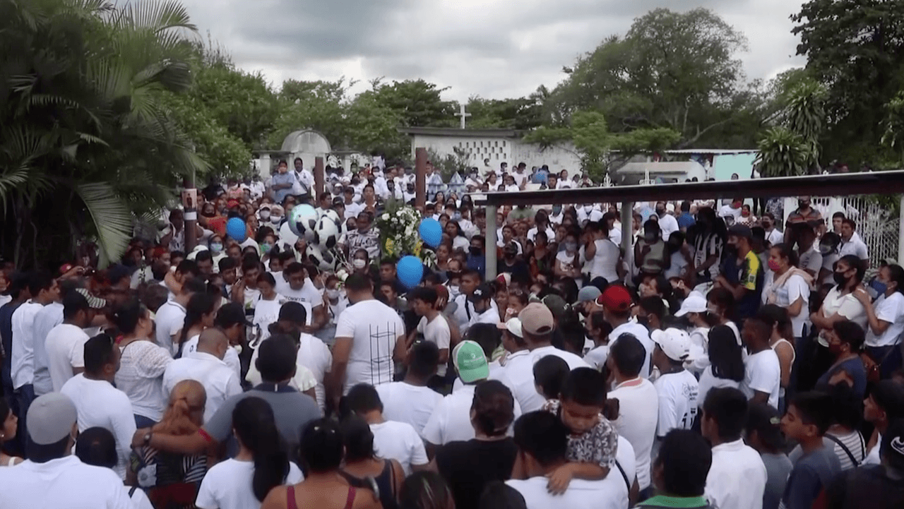 Cientos de personas acudieron al funeral del adolescente el pasado 11 de junio.