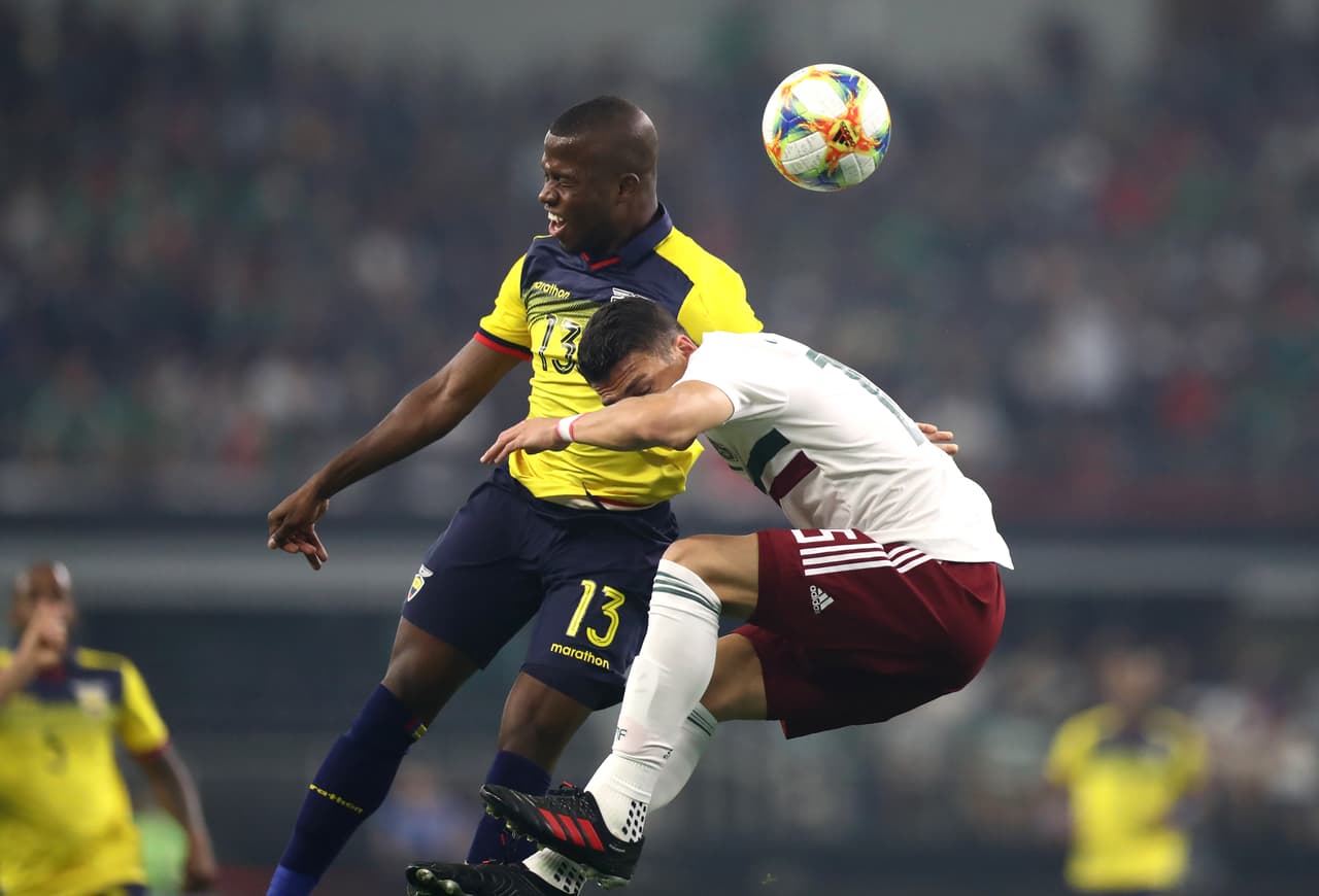 Al minuto 35' Héctor Moreno tuvo que retirarse lesionado por una molestia muscular en su pierna izquierda.