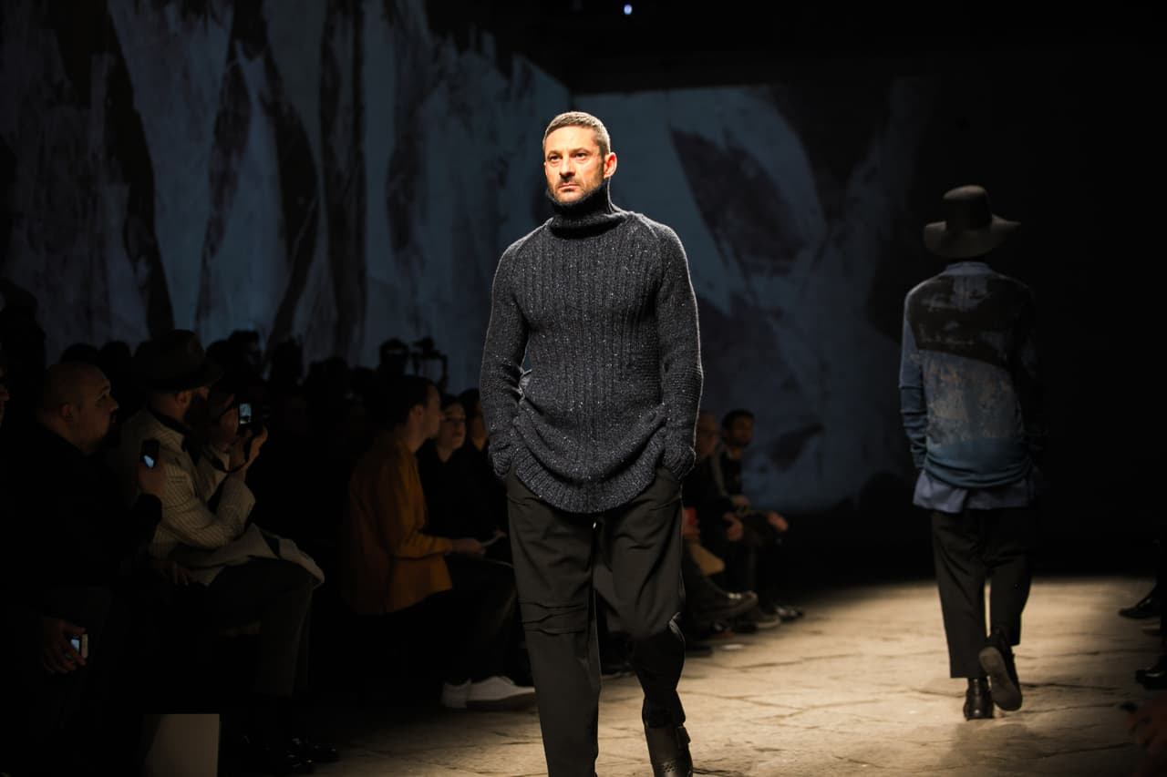 El International Woolmark Prize es uno de los principales eventos de Pitti Uomo: seis diseñadores de todo el mundo compiten con sendas colecciones de prendas hechas de lana merino australiana. En esta edición, el premio lo obtuvo la marca india Suketdhir.