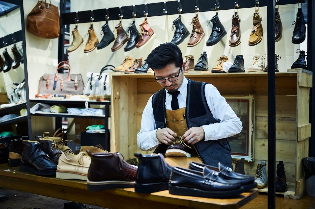 Pitti Uomo no está abierto al público general. Sólo pueden asistir como visitantes expertos en moda: compradores, retailers y medios especializados.