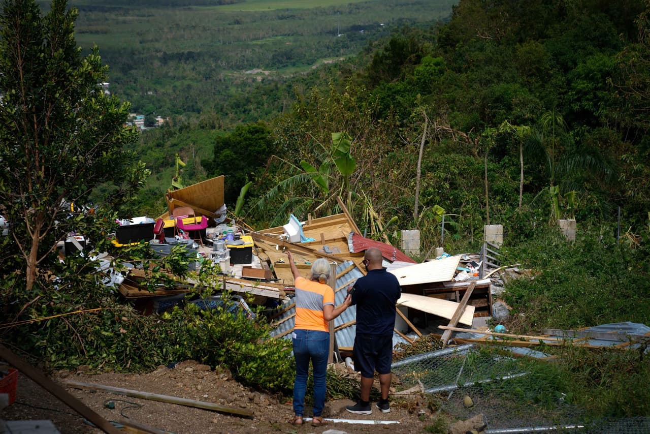 Alcalde de NY, Eric Adams y funcionarios visitan Puerto Rico tras paso de huracán Fiona
