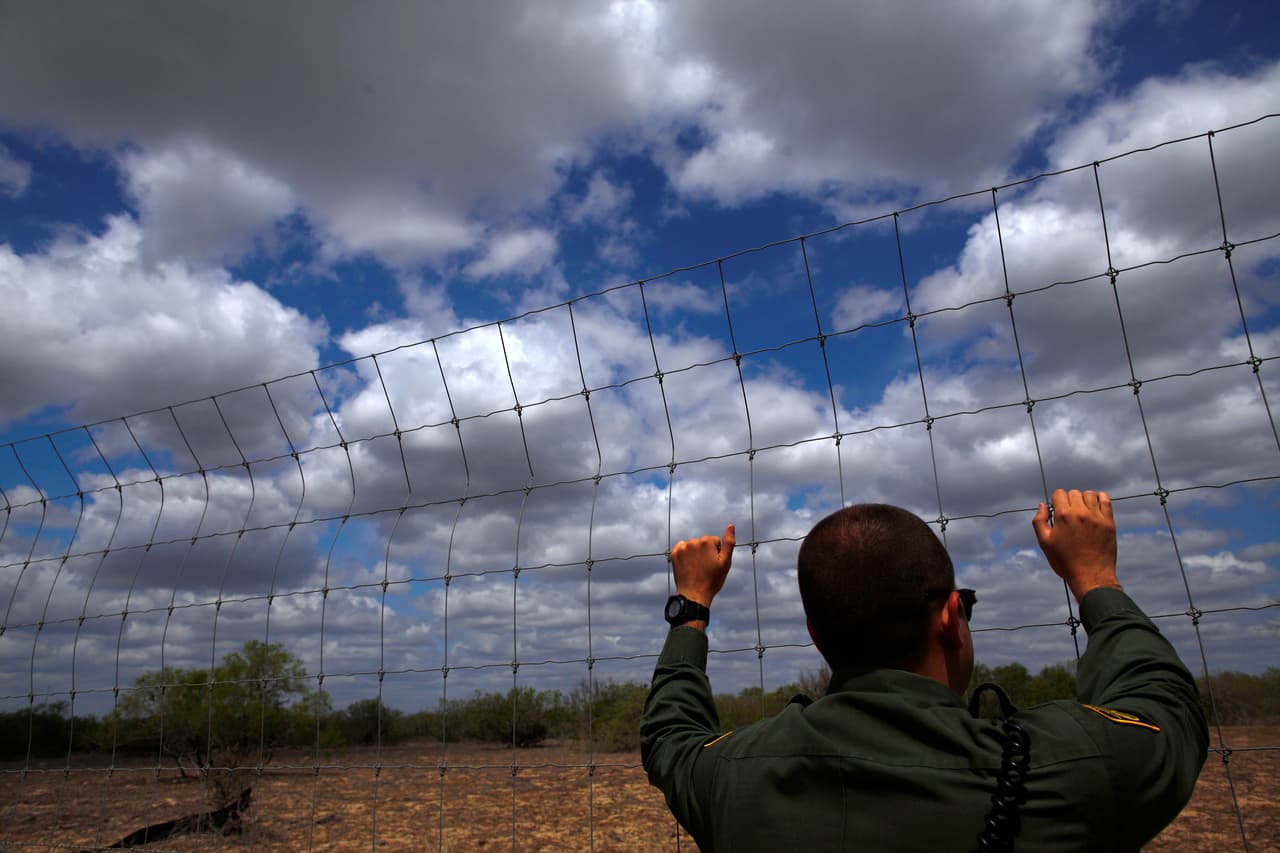 Las detenciones en la frontera sur de EEUU caen en abril a su nivel más bajo en 17 años