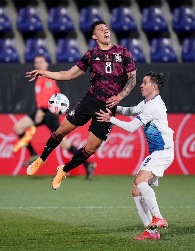 Mexico derrota a Costa Rica durante partido amistoso internacional. Con sede en Austria, el Tri con un remate de cabeza de Hirving 'Chucky' Lozano, logra imponerse por la mínima y se lleva la victoria. Es así cómo la selección dirigida por Gerardo Martino, finaliza sus partidos de práctica por Europa.