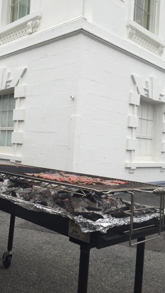 El chef de San Antonio Johnny Hernández será el encargado de preparar la comida para la celebración del Cinco de Mayo en la Casa Blanca; los platillos serán representativos de México, especialmente de la cocina poblana.