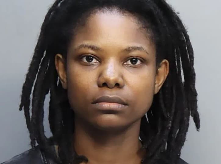 Horror en Florida: Madre es arrestada tras obligar a su hija de 8 años a comer de la basura