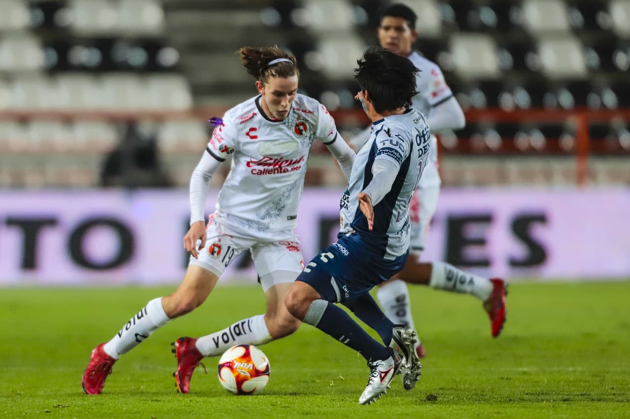 Con goles de Ismael Sosa y Kevin Álvarez, Pachuca rompe la maldición y logran vencer 2-1 a Tijuana.Pachuca pasa del último lugar al penúltimo y Xolos se queda con la octava plaza.