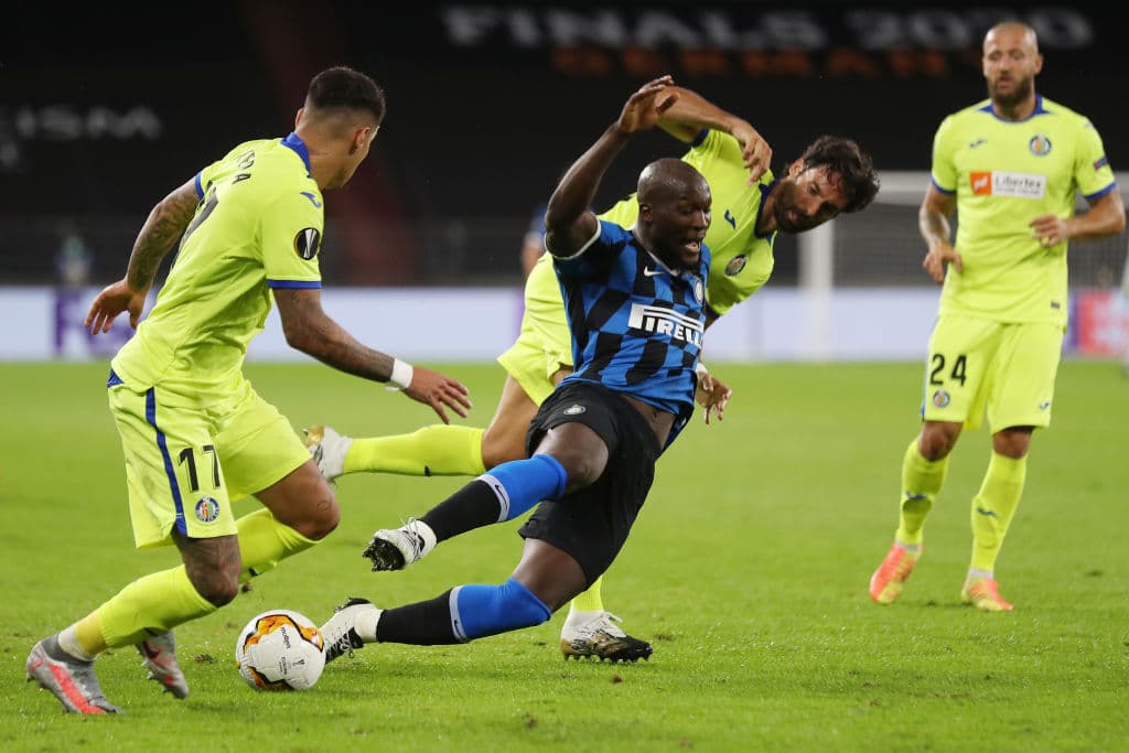 Getafe se desespera un poco y comienzan a soltar patadas innecesarias.