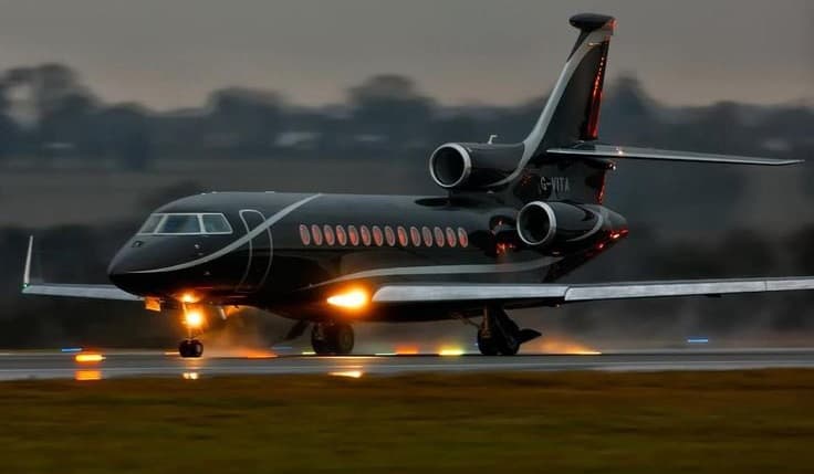 Otro usuario de Global Express XRS es el célebre cineasta
<b>Steven</b>
<b>Spielberg</b>, quien además es dueño de este
<b>Dassault</b>
<b>Falcon</b>
<b>7x</b>.