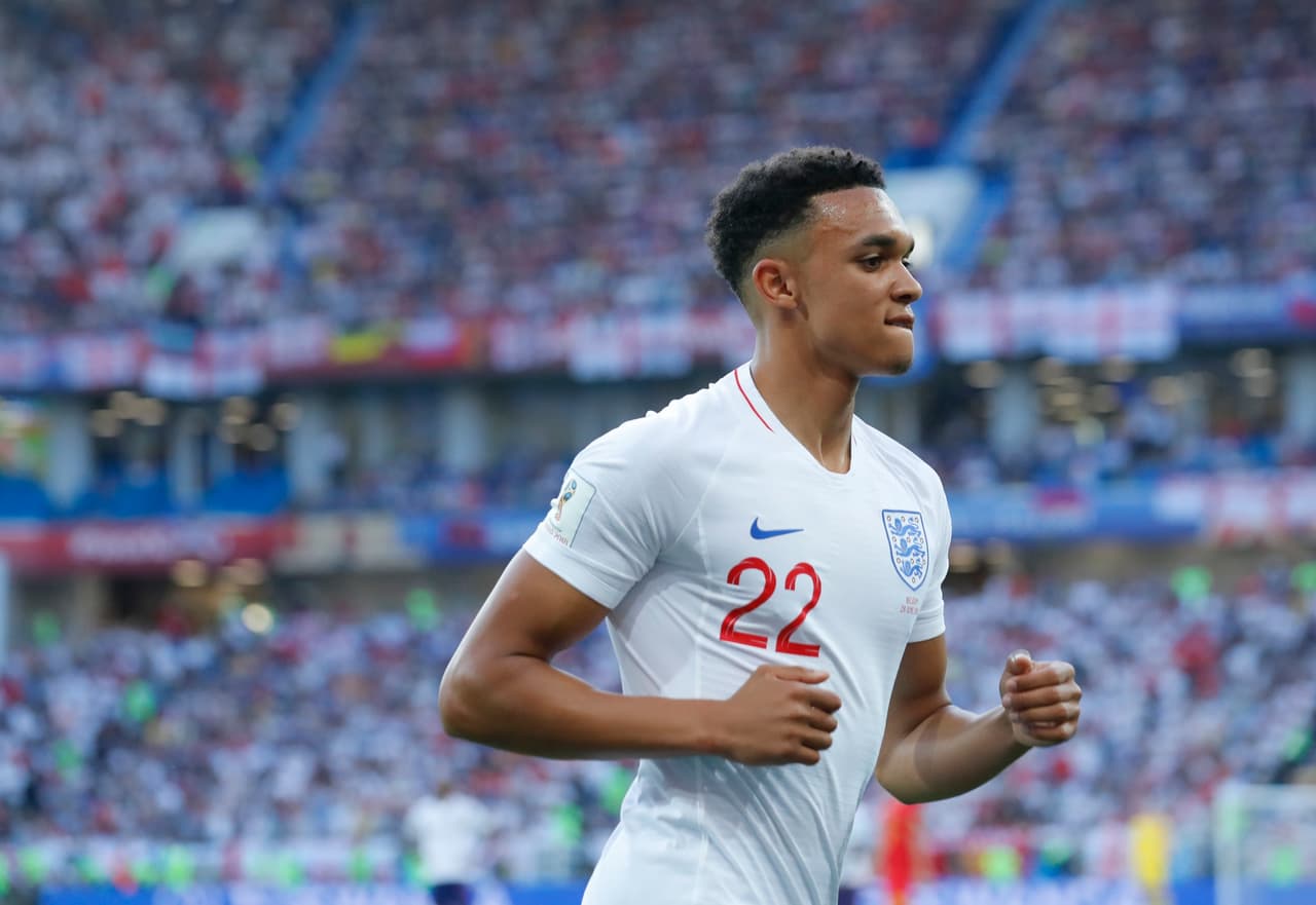 Inglaterra tuvo dos aproximaciones, un cabezazo que se fue desviado de Rashford y un remate de larga distancia de Alexander-Arnold.