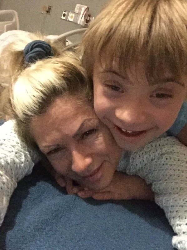 En la entrevista que la protagonista de
<a href="https://www.univision.com/famosos/lety-calderon-saco-del-baul-de-los-recuerdos-fotos-ineditas-de-la-telenovela-esmeralda-fotos">'Esmeralda'</a> dio a '
<a href="https://twitter.com/VentaneandoUno/status/1258521879402344448" target="_blank">Ventaneando</a>' en mayo pasado, también dijo que está tratando de lograr que su primogénito
<a href="https://www.univision.com/famosos/lety-calderon-intenta-lograr-que-su-hijo-luciano-aprenda-a-manejar-y-ya-comenzo-con-las-clases-fotos"><b>aprenda a conducir</b></a>, una actividad que no es fácil para las personas con su condición.
<br>