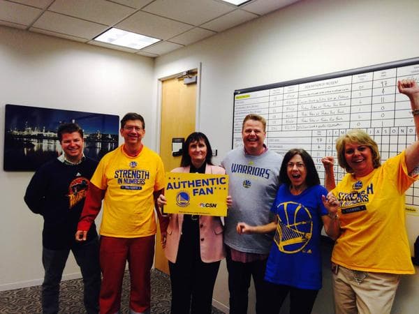 Fans muestran su apoyo a los Warriors