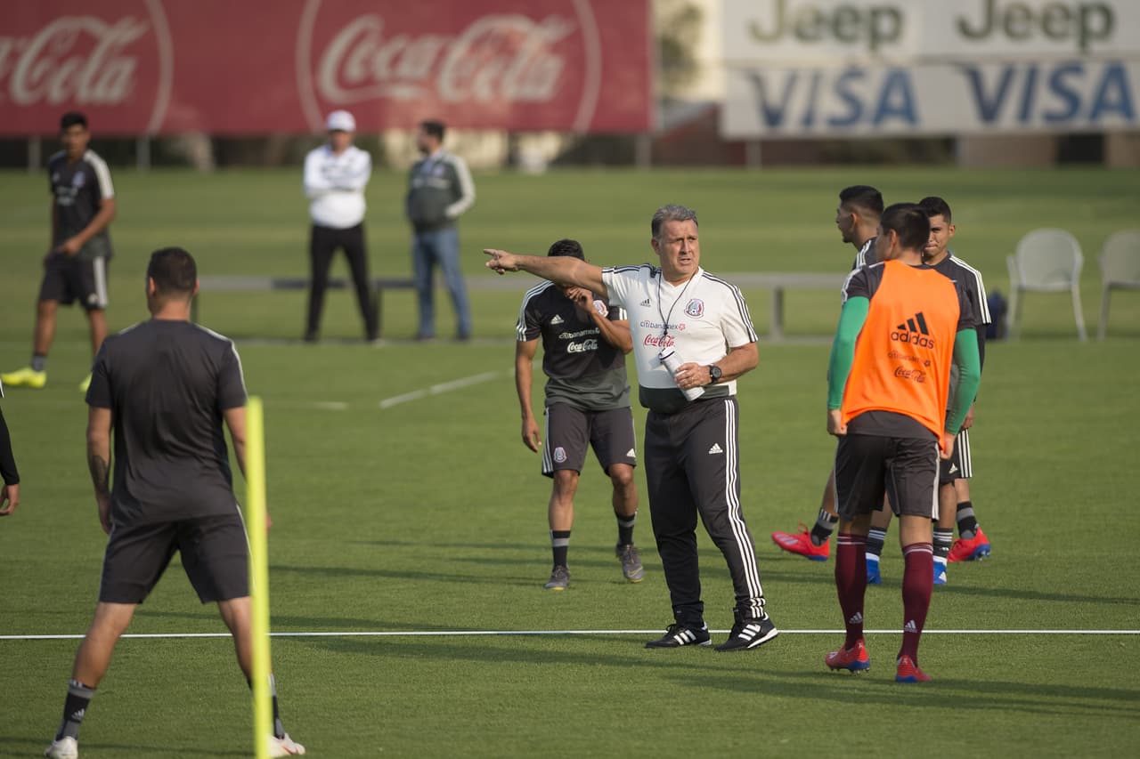 Detallista, enérgico, atento y muy dinámico se notó al argentino Gerardo Martino en su primer entrenamiento como director técnico de México en el Centro de Alto Rendimiento en la Ciudad de Mexico.