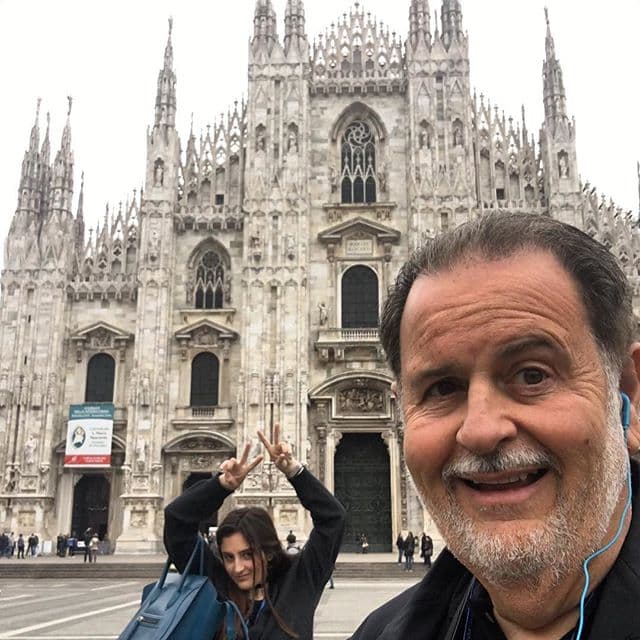 Por eso, su experiencia en los viajes ha hecho que cada vez que
<b><a href="https://www.univision.com/shows/el-gordo-y-la-flaca/las-grandiosas-vacaciones-de-raul-de-molina-por-europa-fotos">sale a vacacionar</a></b> lleve en su equipaje siete objetos que son imprescindibles para él.
<br>