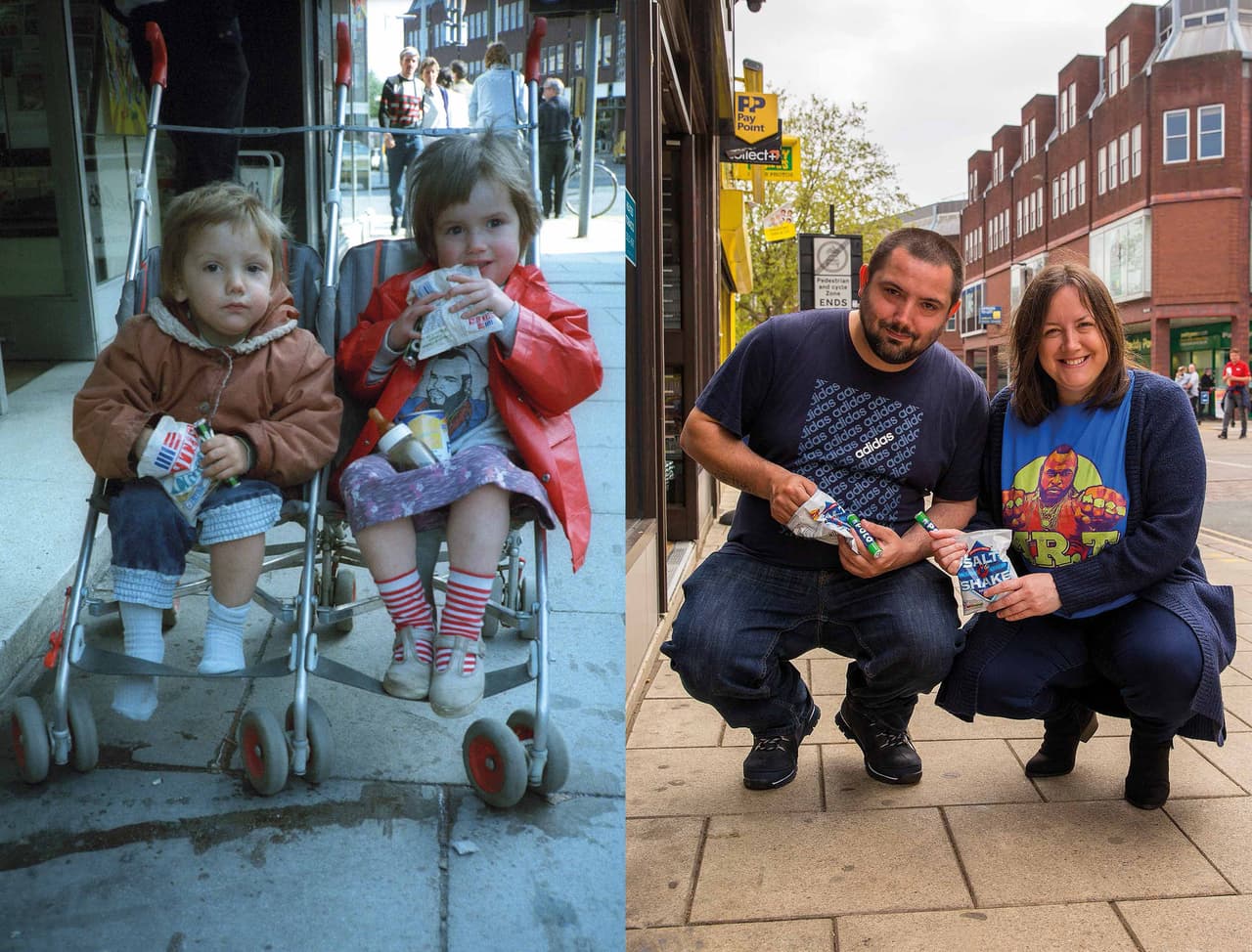 “Cuando comencé a hacer fotografías en mi ciudad no tenía idea de quiénes eran las personas que retrataba. Era imposible que pudiera mantener el contacto para el futuro, algunos eran bebés en sus coches cuando los fotografíe en 1980”, dijo a Univision Noticias Chris Porsz.
<br>
<br>Nathan y Lisa Yates fueron fotografiados en un cochecito doble cuando tenían dos y tres años. Portz logró reunirlos para una nueva foto en el mismo lugar en mayo de 2021.
<br>