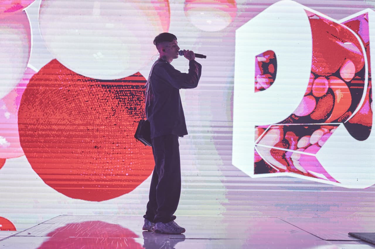 KHEA llegó desde Argentina para llenar de sentimiento el escenario.
<br>