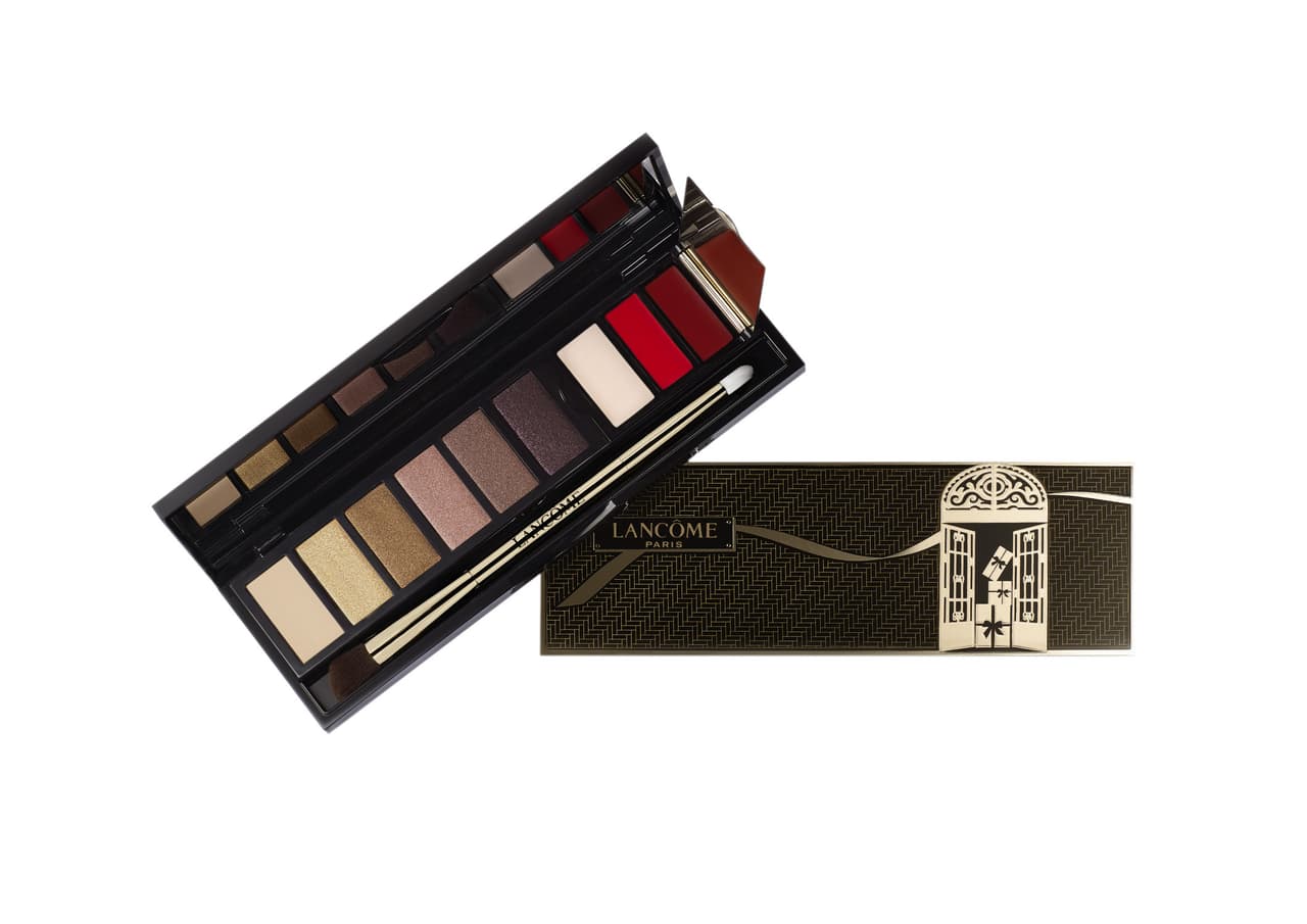 Para ella: Obtén los smokey eyes perfectos en tonalidades doradas y complementa el look con unos labios glamurosos ya sean en tono burgandy o rojo brillante con la paleta de Lancôme edición limitada.