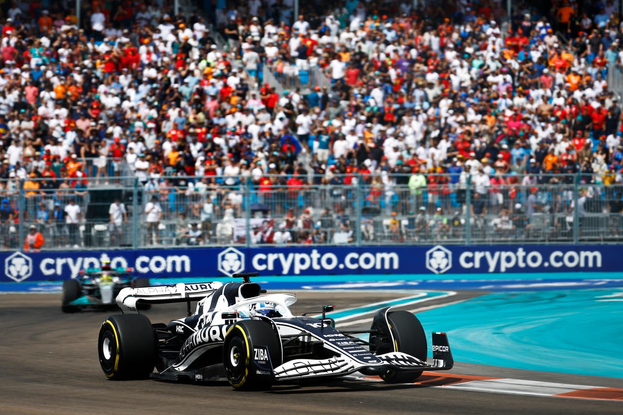 Max Verstappen ganó el primer Gran Premio de Miami, por delante de Charles Leclerc y Carlos Sainz: Checo Pérez fue cuarto.
