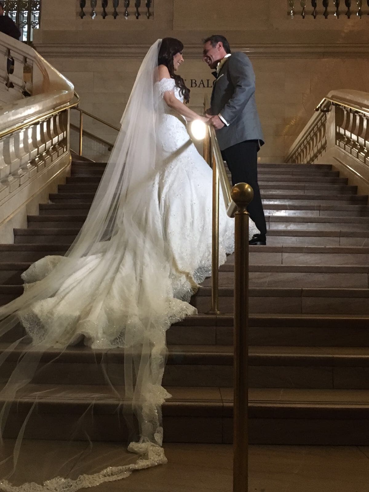 Siempre tomados de las manos.