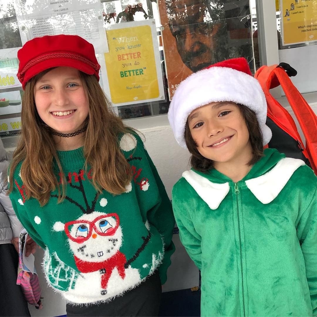 Las imágenes compartidas fueron tomadas a la misma distancia y del mismo lado del salón.