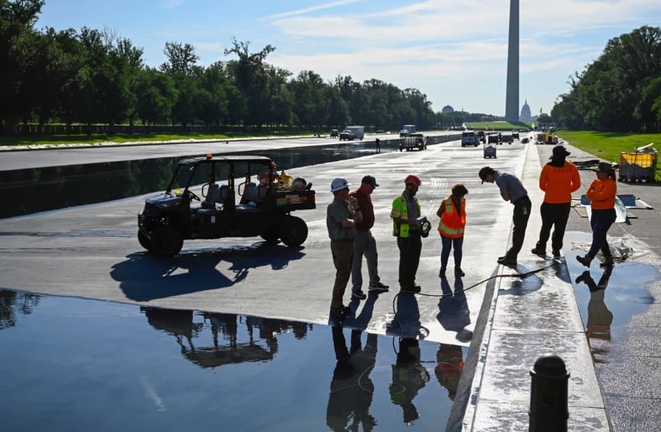 El mandatario republicano anunció la obra en abril pasado, asegurando que se inspiró en las quejas de un amigo que visitó Washington desde Alemania y calificó el estanque como oscuro y repugnante