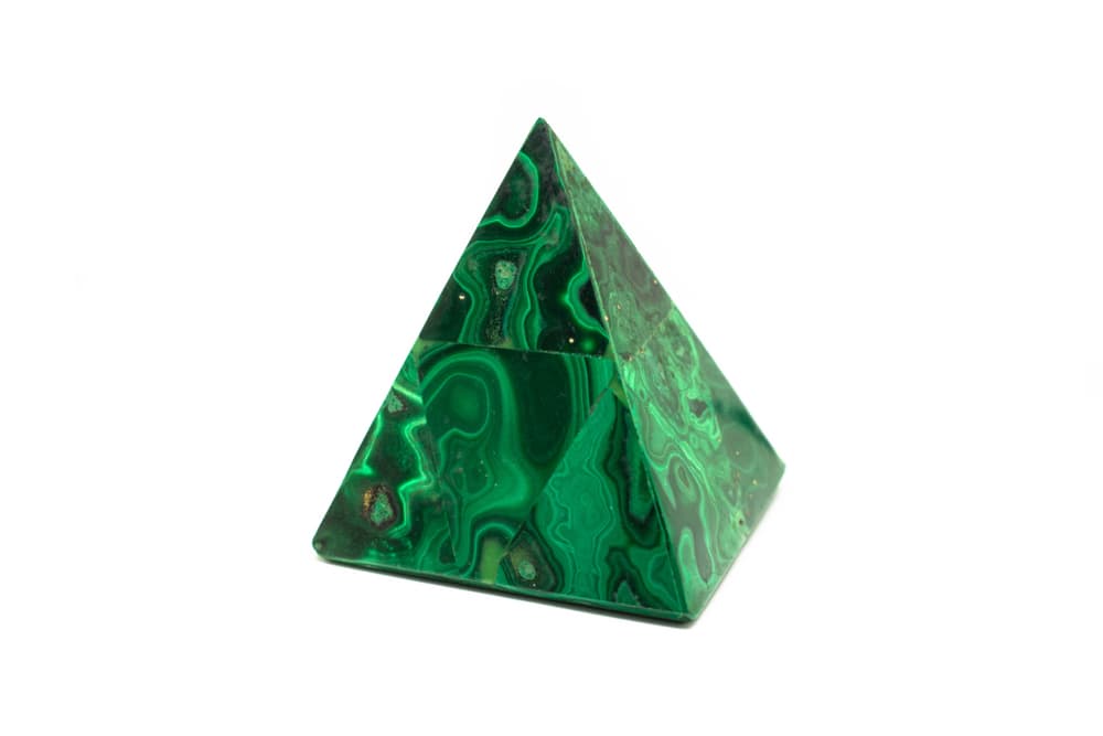 Por ejemplo, personalidades destacadas de Egipto, no sólo faraones, la preferían por su magnífico poder. Los gobernantes cubrían el interior de sus tocados y ropas con malaquitas porque creían que los ayudaría a gobernar mejor.