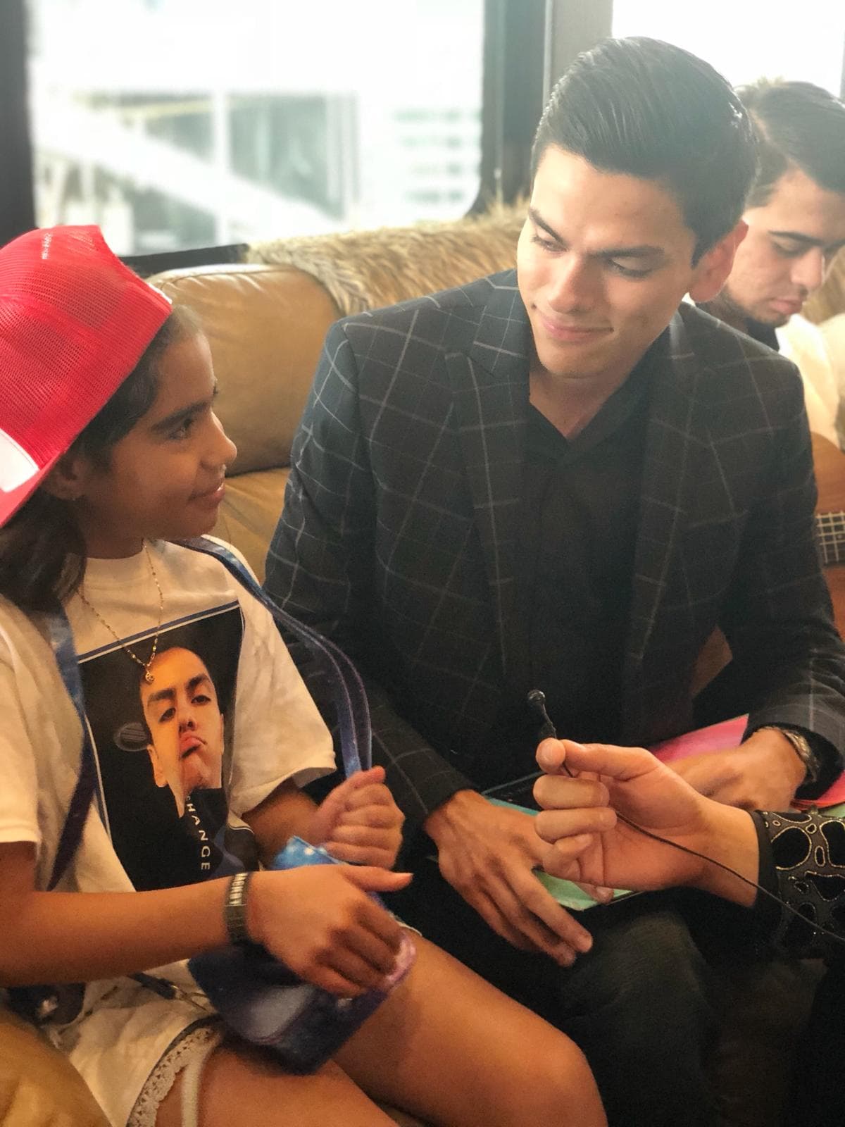 Virlan quedó igual de encantado que su pequeña fanática al conocerlo.