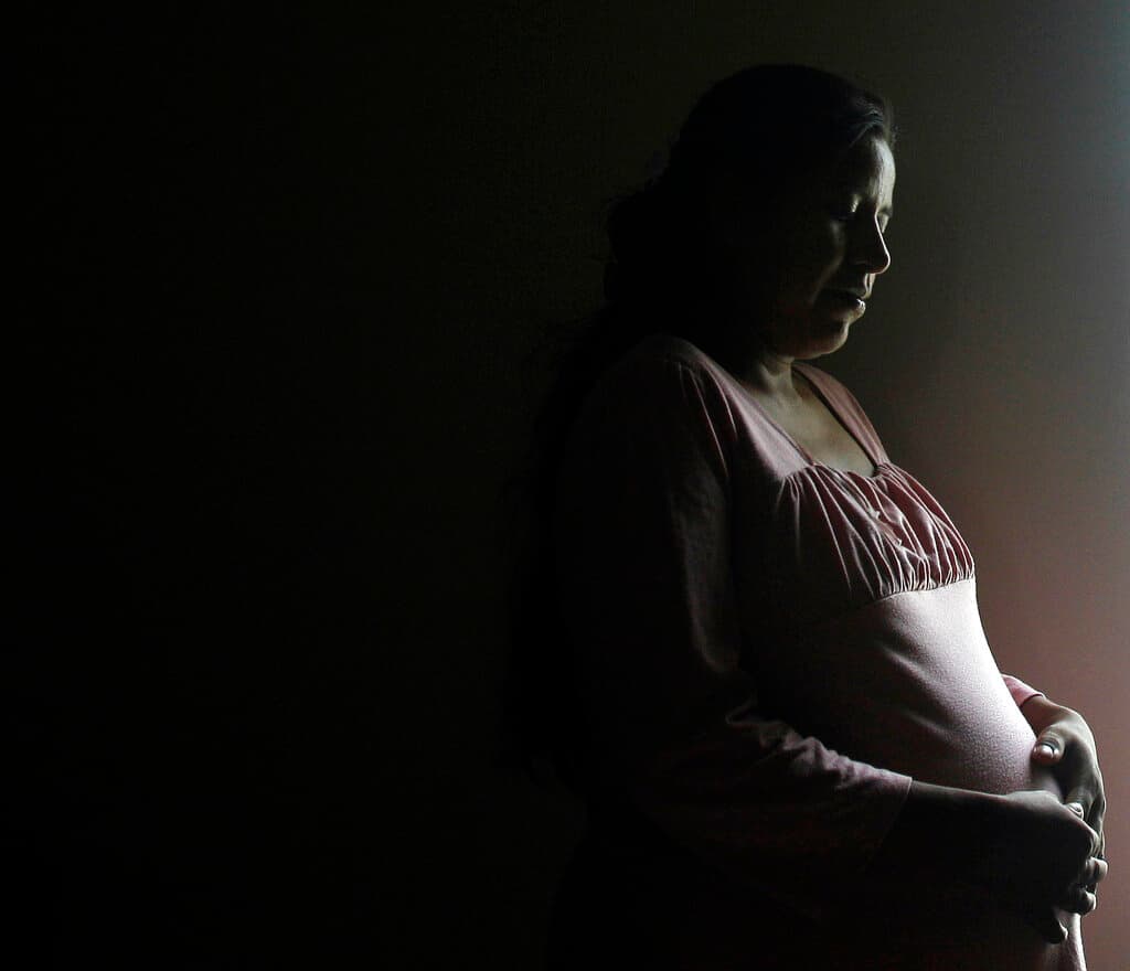 Con el bloqueo de un juez al decreto de Trump, se inicia la batalla legal por el derecho a la ciudadanía por nacimiento