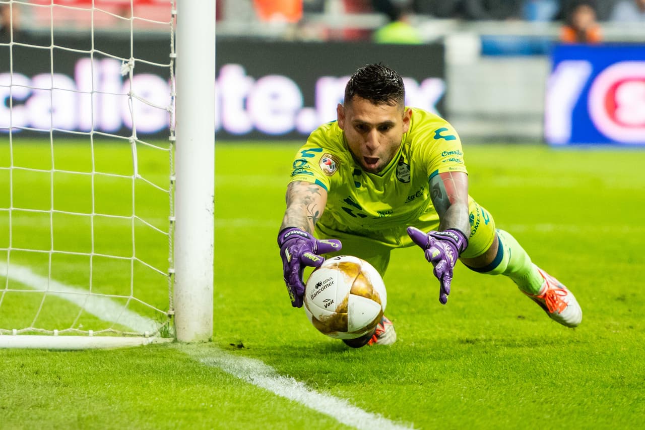 Empezaba a incrementarse la actividad en la cabaña de Jonathan Orozco, empezando a sufrir con las llegadas de los locales que cada vez más iban en aumento.