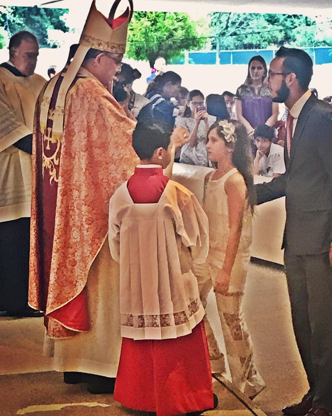 A pesar de ser separado de Geraldine, el artista mantiene una relación coordial con la actriz por el bien de sus pequeñas. De hecho el pasado 5 de mayo, Elissa Marie (de 9 años de edad) relizó su confirmación en la religión católica. Ángel Claude Ortiz, hermano de Geraldine, fungió como padrino.