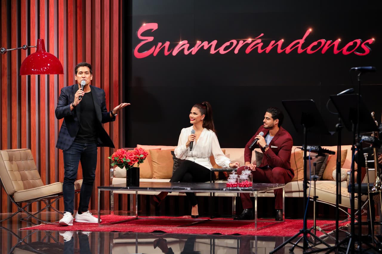 Rafa tomó el micrófono y le pidió a Ana Patricia y Roberto que se dirigieran a otro espacio del estudio.