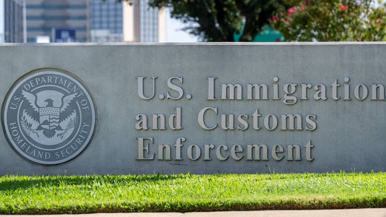 Fiscales imputan a otras personas por tiroteo en centro de detención de inmigrantes en Texas