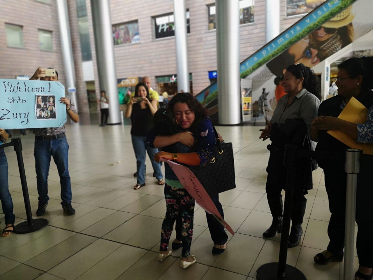 Había viajado a Estados Unidos en numerosas ocasiones sin problemas para ver a su hija con una visa de turista. Estuvo detenida por inmigración en el sur de Florida durante 16 meses.