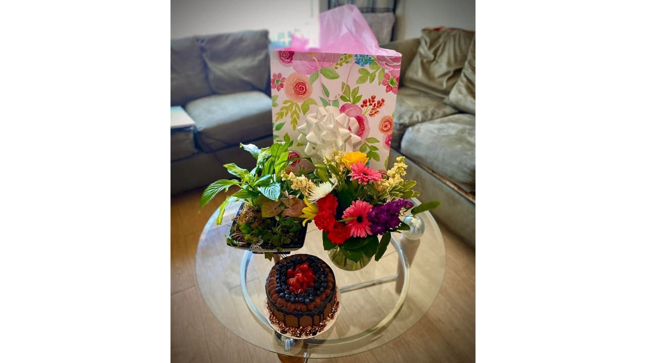 Otros regalos que le dieron a la mamá de Alexis Gabe en el Día de la Madre.