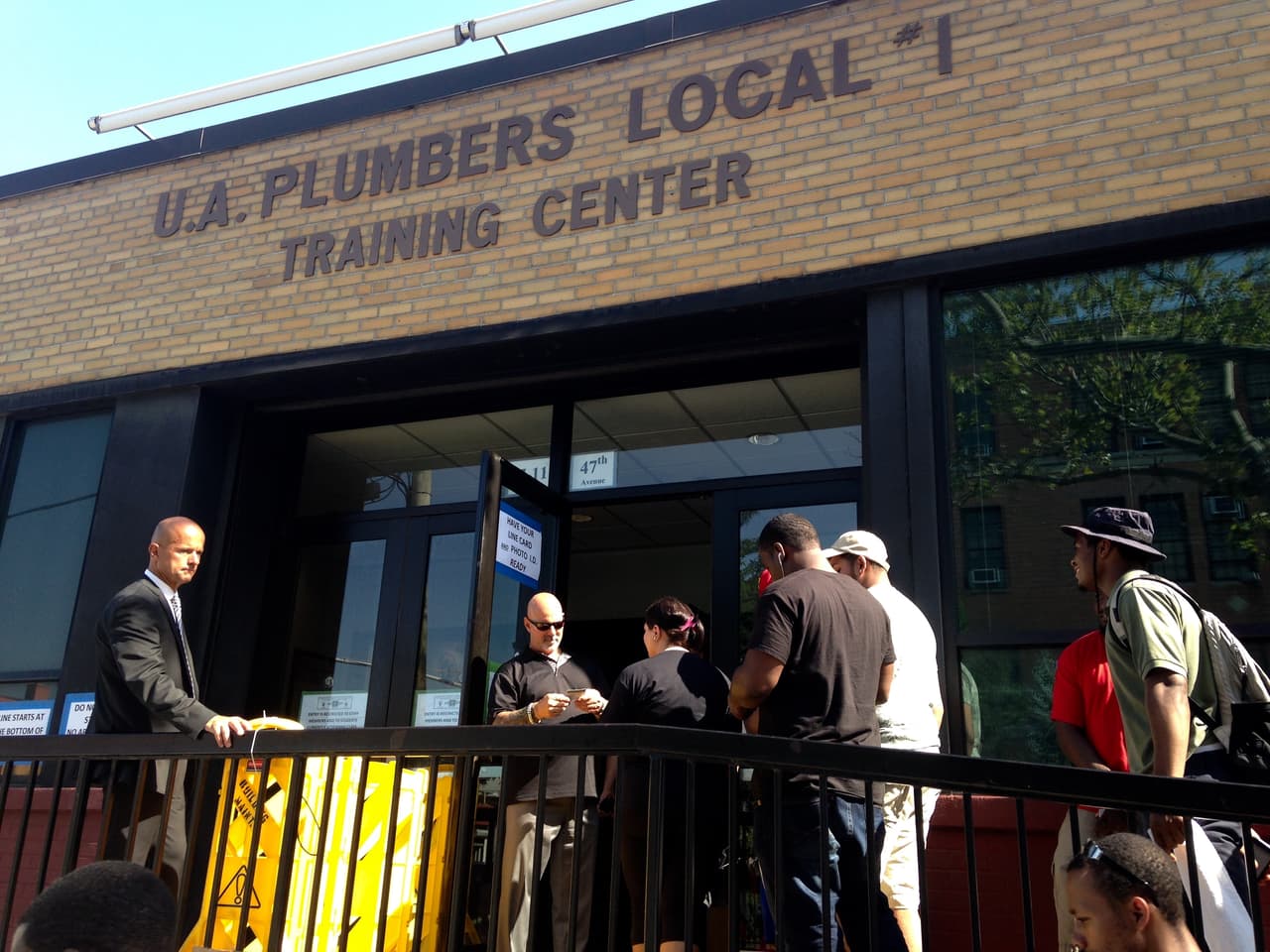 Los plomeros con entrenamiento y experiencia pueden ganar has $67 la hora.