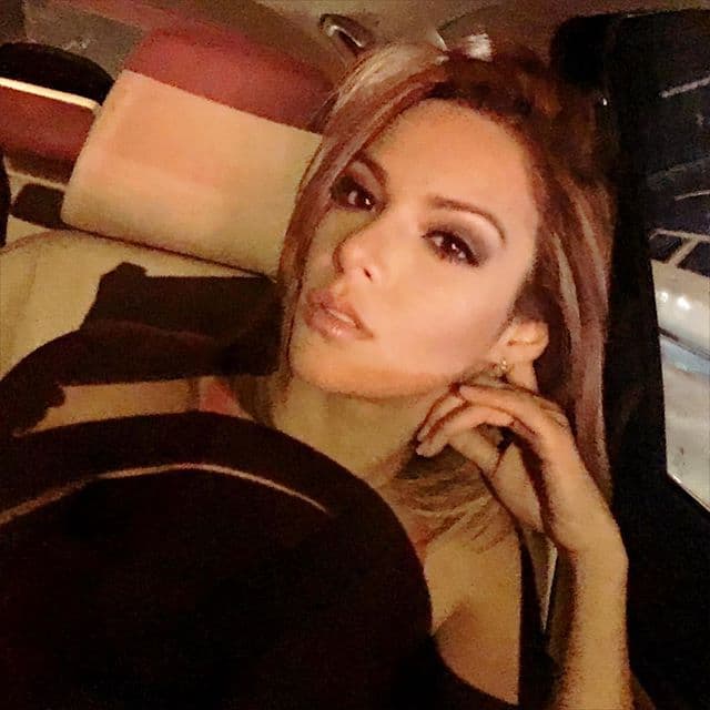 Con esta cabellera luce mucho más sensual.