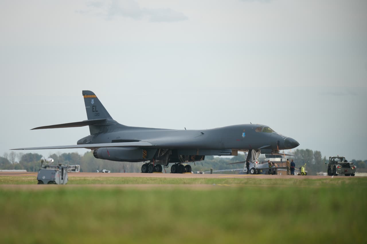 EEUU retira todos sus bombarderos de base en Reino Unido bajo sospecha de ataque