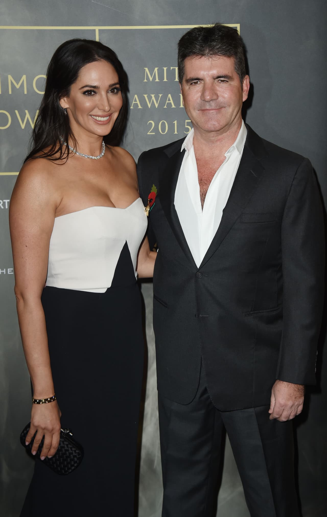 Simon dormía en su habitación junto a su pareja, Lauren Silverman.