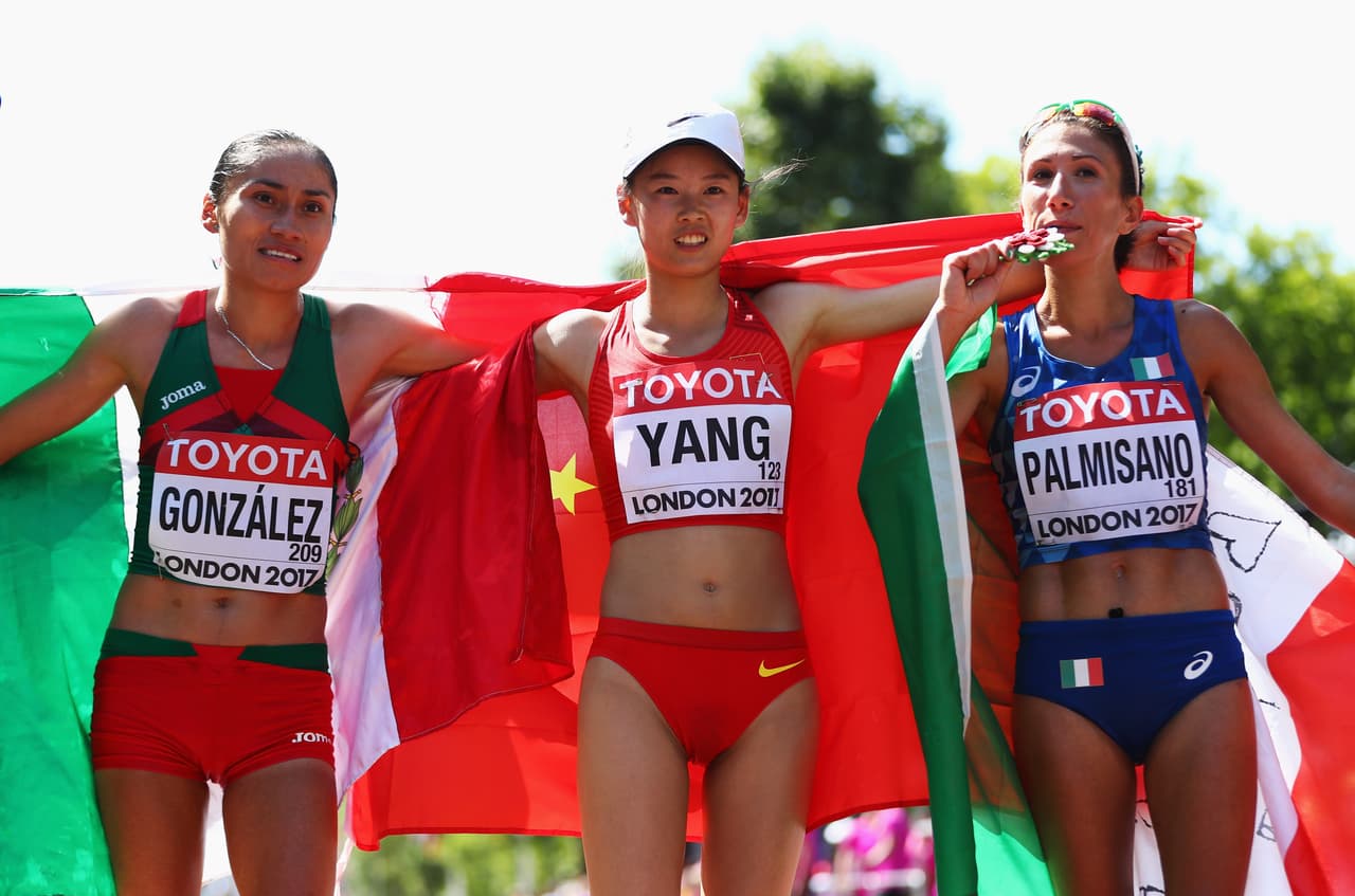 Yang Jiayu, quien lució contenta en 2017, se vio sorprendida por una Lupita que en China le arrebató el primer lugar y demostró ser la mejor del mundo.