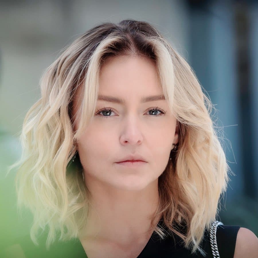 "Hay algunas propuestas de actrices", dijo, "la verdad tengo una opción que
<b>me encantaría mucho que fuera con 'Angelina'</b> (dijo al referirse a Angelique)".
<br>