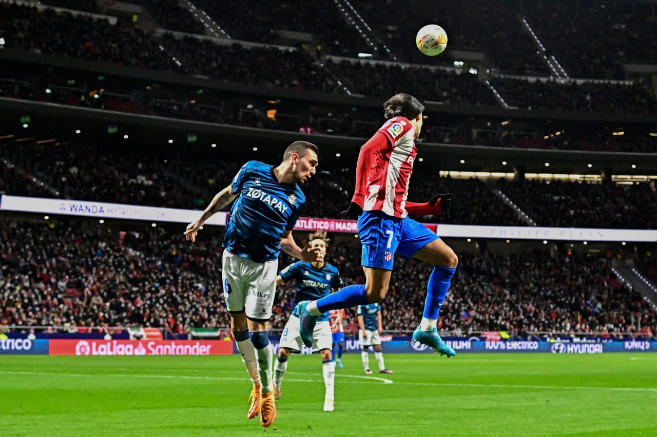 El Atlético de Madrid goleó al Alavés con sendos dobletes de Joao Félix y Luis Suárez.