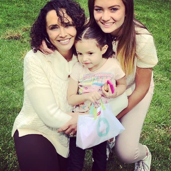 "Para mí
<b><a href="https://www.univision.com/famosos/mayra-rojas-esta-feliz-porque-luciana-la-hija-de-la-fallecida-lorena-rojas-ya-tiene-papa-fotos" target="_blank">la adopción es un tema de gran valor</a></b> en muchísimos sentidos", dijo, "porque implica un amor incondicional más allá de lo sanguíneo".
<br>