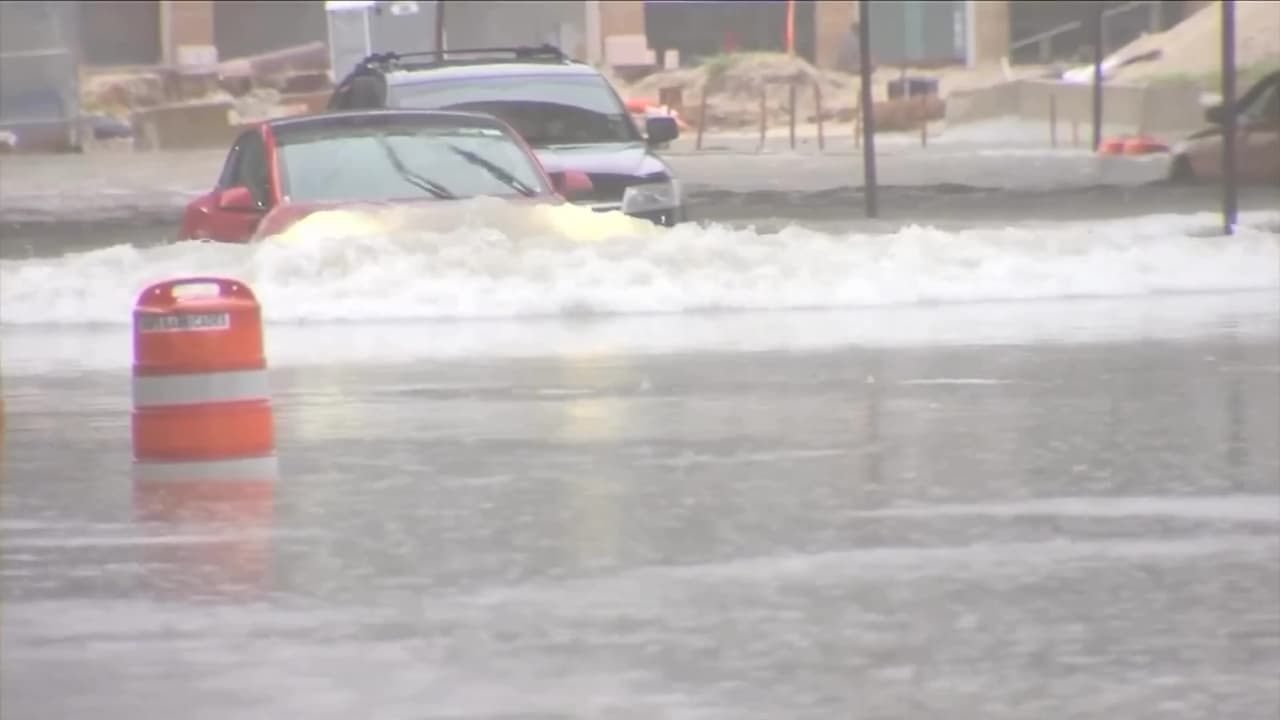 Por eso te damos esta serie de consejos antes de comprar un auto usado, para que no te estafen con uno que estuvo inundado.
