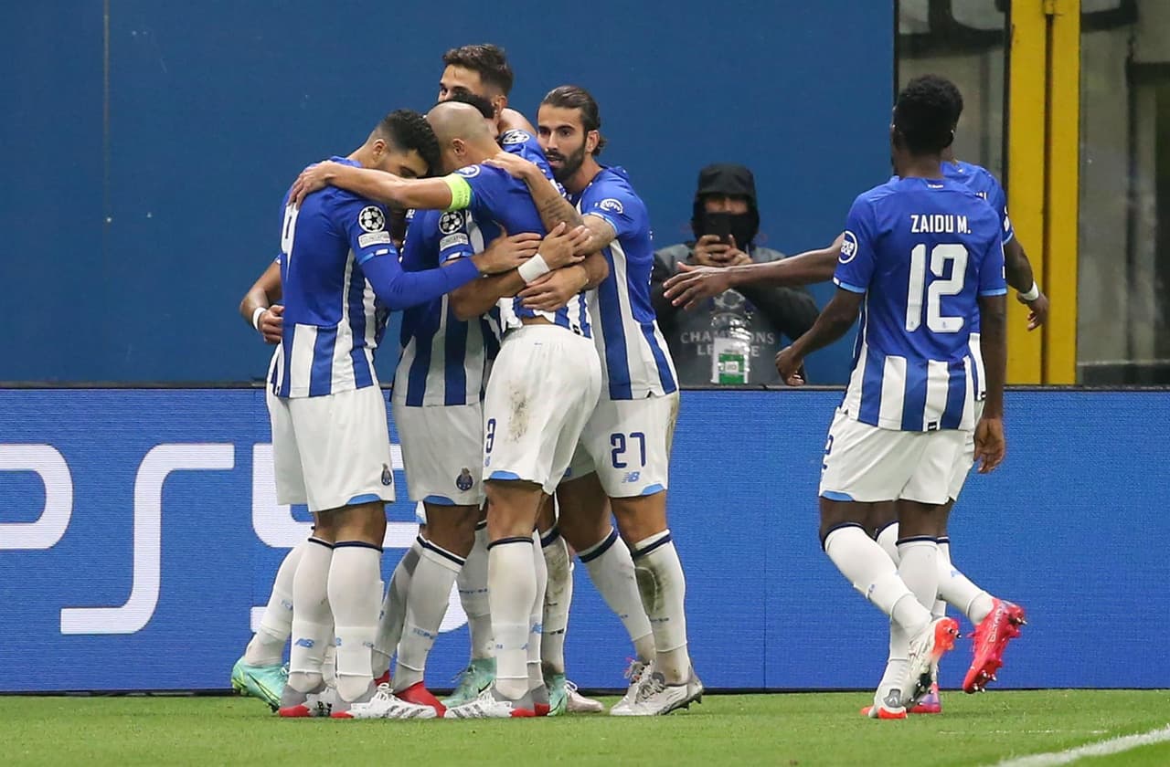 AC Milán empata ante el Porto 1-1 durnate la J4 en la UEFA Champions League. Luis Fernando Días ponía arriba a los 'Dragones'al inicio del encuentro, pero un autogol por parte de Chancel Mbemba al 61' igualó el marcador durante esta fecha. El mexicano 'Tecatito' Corona, no tuvo minutos en cancha.