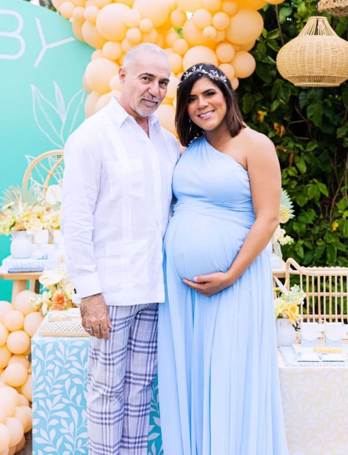 Y no podía faltar su maquillista Miguelangel Perez, quien todas las mañanas la deja bella y lista para el programa Despierta América.