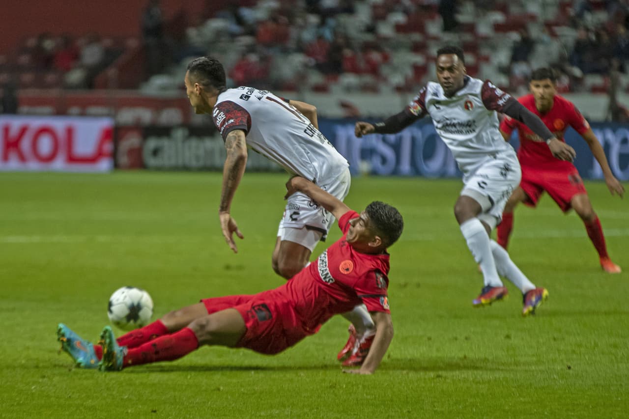 Un golazo de Marcel Ruíz, un autogol de Rivero y otro tanto de Montecinos fueron suficientes para ponerle número al marcador y sellar el juego de la Jornada 8 del Grita México C22, aunque el VAR le quitó un tanto a los Diablos Rojos en el primer tiempo.