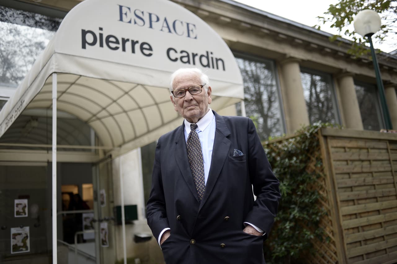 Otro de los grandes emblemas de la década de los 50 fue
<b>Pierre Cardin</b>.