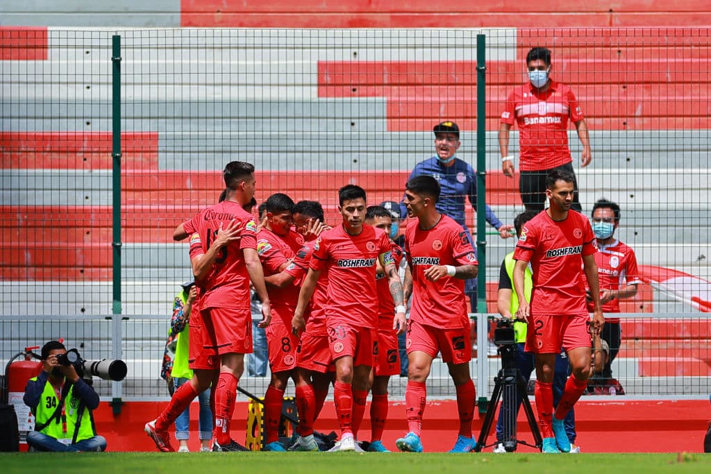 Con goles de Kevin Castañeda y Valber Huerta, el Toluca logró un victoria importante en casa por 2-1 ante el Puebla, que descontó con un gol de Israel Reyes.