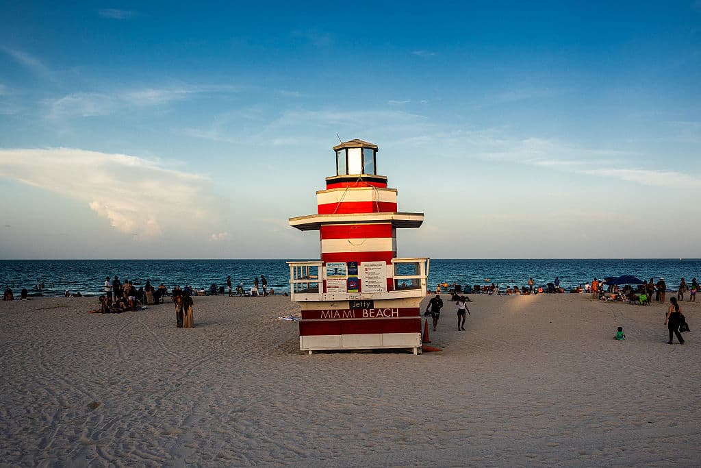 Cae 40% el turismo internacional playas de Florida: negocios locales afectados